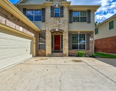 1554 Homewood Cir - Photo Thumbnail 3