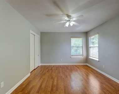 1554 Homewood Cir - Photo Thumbnail 27