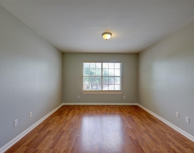 1554 Homewood Cir - Photo Thumbnail 22