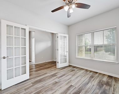 8816 Mina Dr - Photo Thumbnail 4