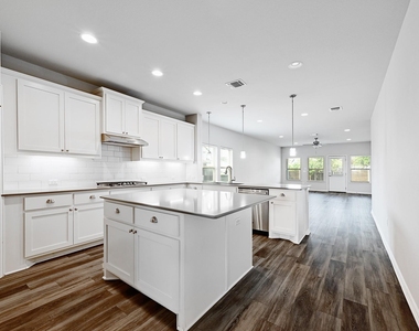 8816 Mina Dr - Photo Thumbnail 2