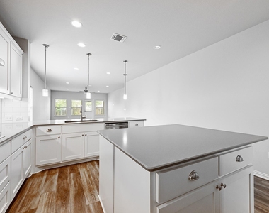 8816 Mina Dr - Photo Thumbnail 5