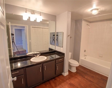 2320 Gracy Farms Ln - Photo Thumbnail 9