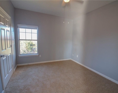 2320 Gracy Farms Ln - Photo Thumbnail 5