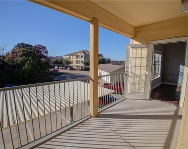 2320 Gracy Farms Ln - Photo Thumbnail 13