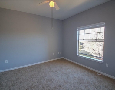 2320 Gracy Farms Ln - Photo Thumbnail 3