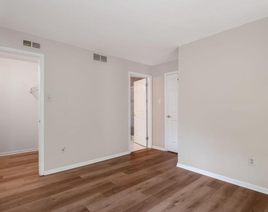 907 Diamond Drive - Photo Thumbnail 14
