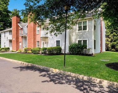 907 Diamond Drive - Photo Thumbnail 2