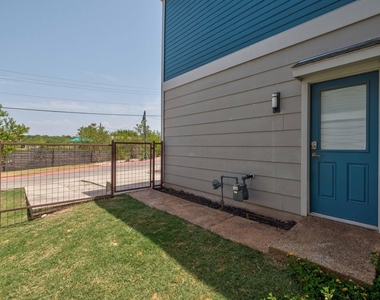 2813 Stock Dr - Photo Thumbnail 17