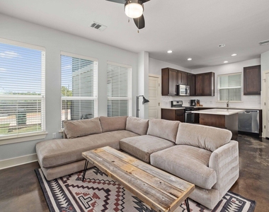 2813 Stock Dr - Photo Thumbnail 2