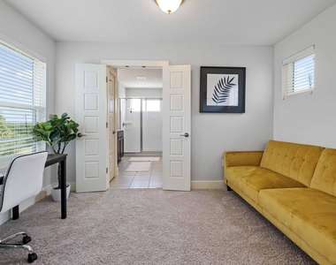 2813 Stock Dr - Photo Thumbnail 10