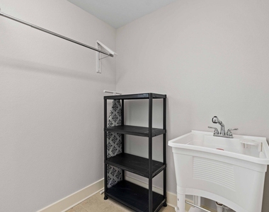2813 Stock Dr - Photo Thumbnail 13