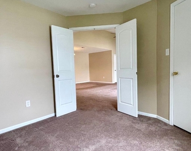 1104 Mews Drive - Photo Thumbnail 8