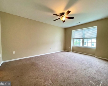 1104 Mews Drive - Photo Thumbnail 14