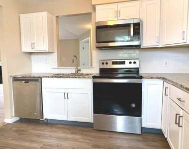 1104 Mews Drive - Photo Thumbnail 3