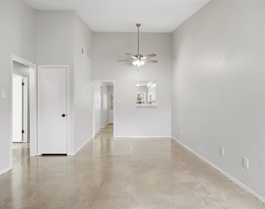 113 Meteor Dr - Photo Thumbnail 4