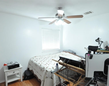 9902 Talleyran Dr - Photo Thumbnail 10