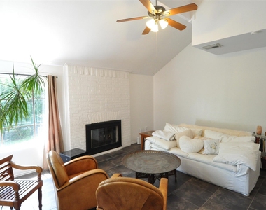 9902 Talleyran Dr - Photo Thumbnail 4