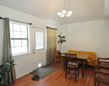 9902 Talleyran Dr - Photo Thumbnail 5