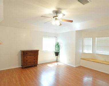 9902 Talleyran Dr - Photo Thumbnail 11