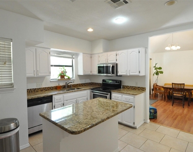 9902 Talleyran Dr - Photo Thumbnail 7