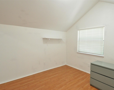 9902 Talleyran Dr - Photo Thumbnail 9