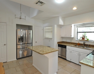 9902 Talleyran Dr - Photo Thumbnail 6