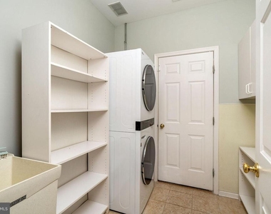 412 Denow Road - Photo Thumbnail 8