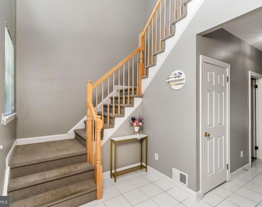 412 Denow Road - Photo Thumbnail 3