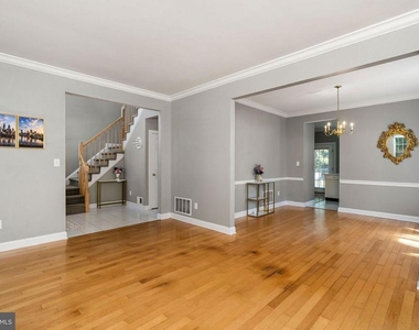 412 Denow Road - Photo Thumbnail 5