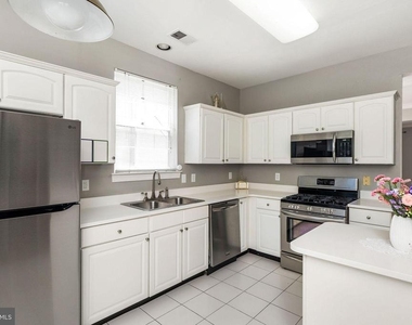 412 Denow Road - Photo Thumbnail 14