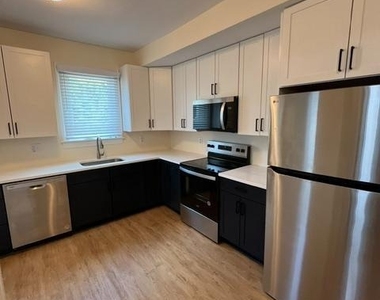 437a Poplar Avenue - Photo Thumbnail 7