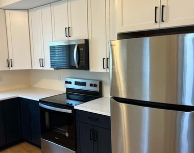 437a Poplar Avenue - Photo Thumbnail 9