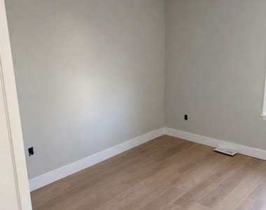 166 East Avenue - Photo Thumbnail 2