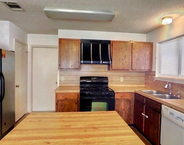 2816 Norfolk Dr - Photo Thumbnail 7