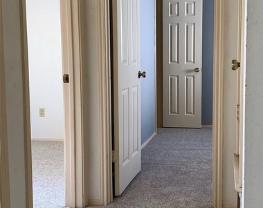 2816 Norfolk Dr - Photo Thumbnail 8