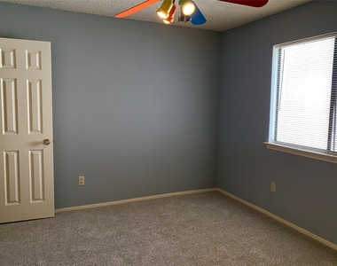 2816 Norfolk Dr - Photo Thumbnail 14