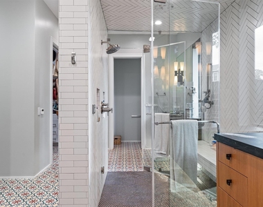 1175 San Bernard St - Photo Thumbnail 14