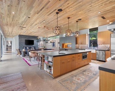 1175 San Bernard St - Photo Thumbnail 6