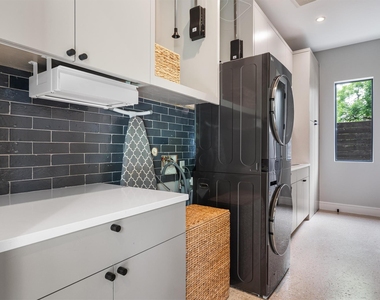 1175 San Bernard St - Photo Thumbnail 12