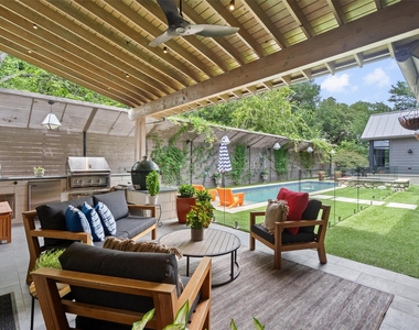 1175 San Bernard St - Photo Thumbnail 32