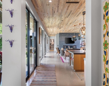 1175 San Bernard St - Photo Thumbnail 37