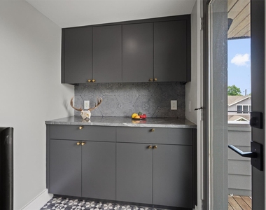 1175 San Bernard St - Photo Thumbnail 20