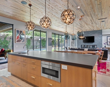 1175 San Bernard St - Photo Thumbnail 11