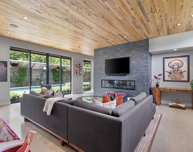 1175 San Bernard St - Photo Thumbnail 8