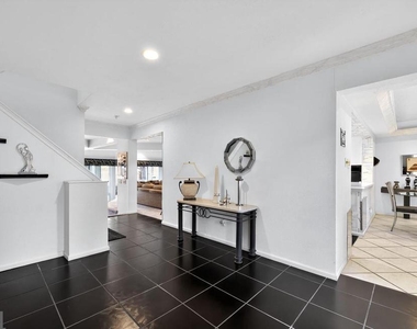 203 Sunshine Lakes Drive - Photo Thumbnail 4