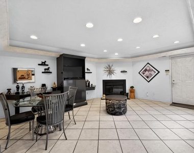 203 Sunshine Lakes Drive - Photo Thumbnail 11