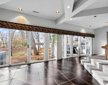 203 Sunshine Lakes Drive - Photo Thumbnail 5