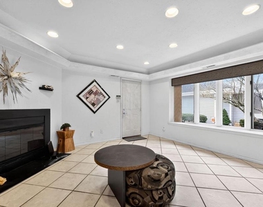203 Sunshine Lakes Drive - Photo Thumbnail 12