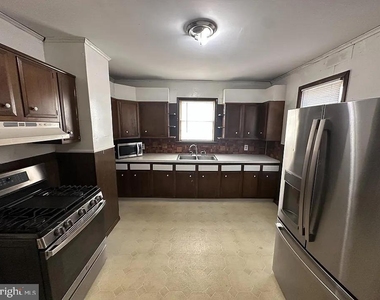 306 W Main Street W - Photo Thumbnail 1